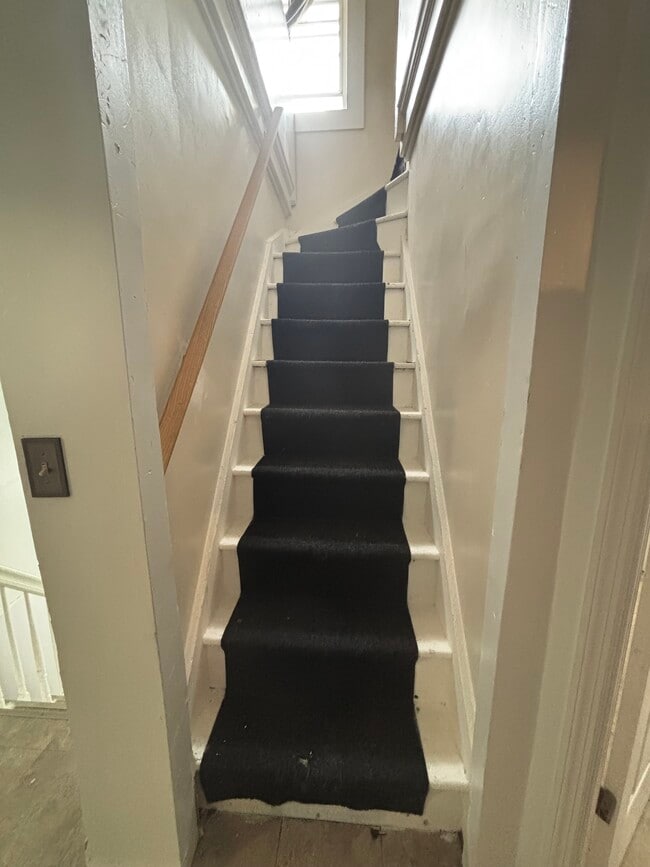 Building Photo - 602 E 33rd St