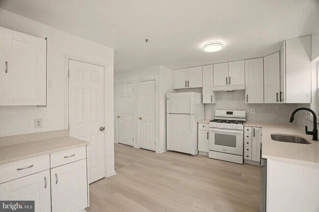 Building Photo - 14805 Strawberry Ln