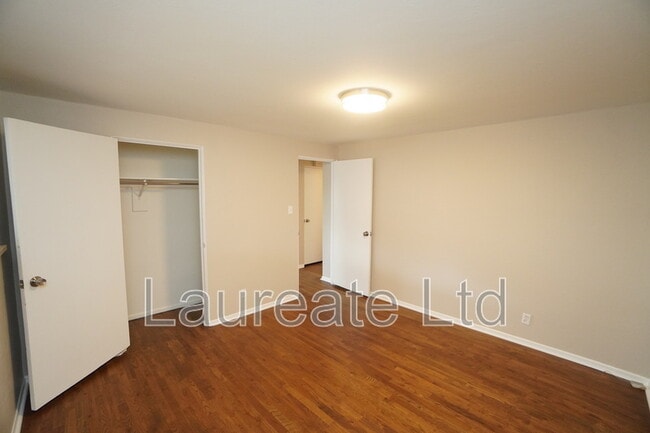 Building Photo - 2258 W Maplewood Ave