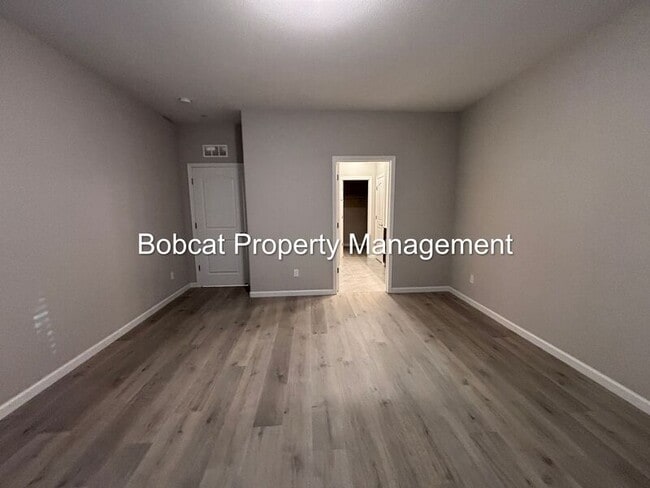 Building Photo - 860 Furlong Dr