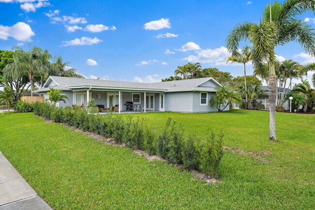 Building Photo - 1342 Essex Dr