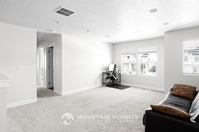 Building Photo - 2191 W Northridge Dr