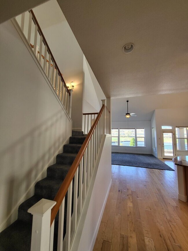 Building Photo - 3300 Dog Leg Dr