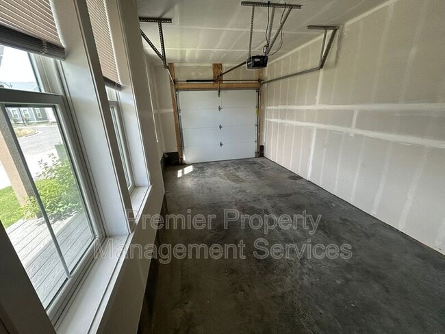 Building Photo - 6047 Elysian Rd