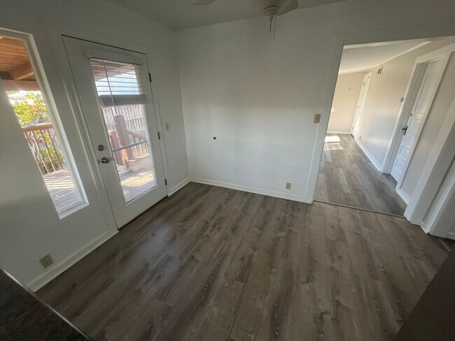 Building Photo - 705 Grapevine Rd