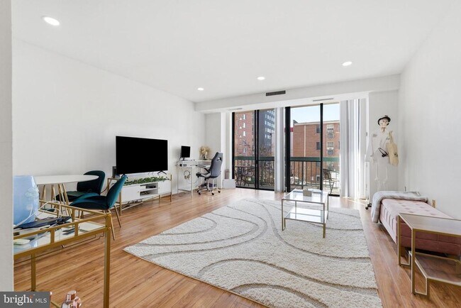 Building Photo - 955 26th St NW