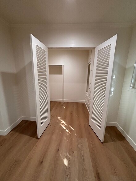 Building Photo - 6534 Peach Ave