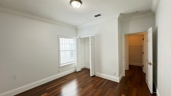 Building Photo - 1040 Nash Dr
