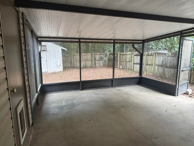 Building Photo - 447 Richview Park Cir W