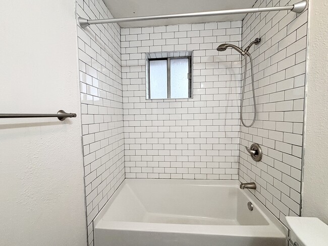 Building Photo - 436-436 S 800 W