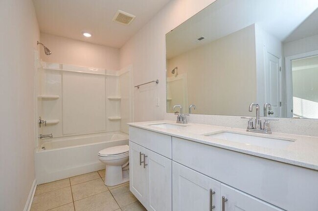 Building Photo - Like New All Brick Home in Mint Hill!