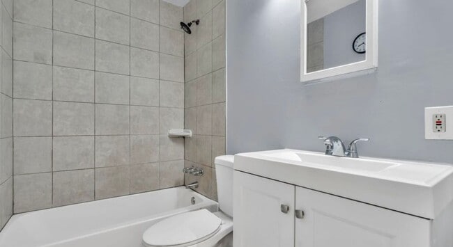 Building Photo - 3060 21st Ave S