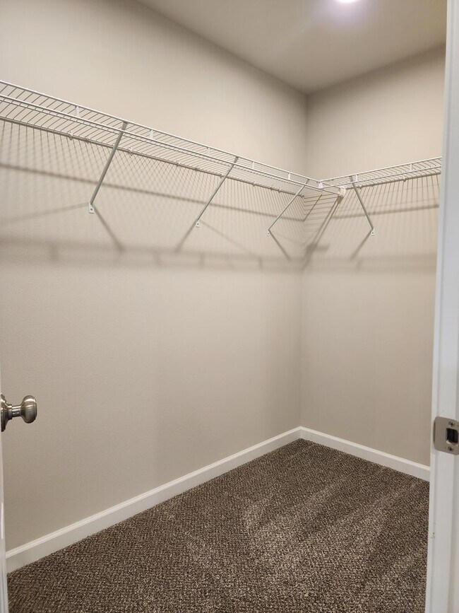 Building Photo - 15603 View Dr Ct SE