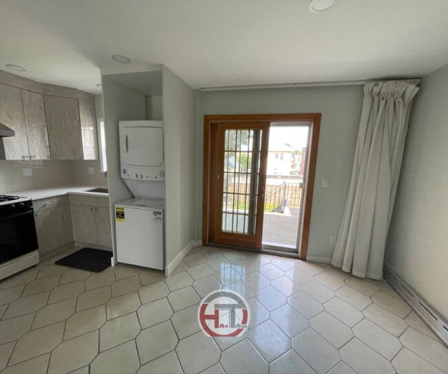 Building Photo - 3673 E Tremont Ave