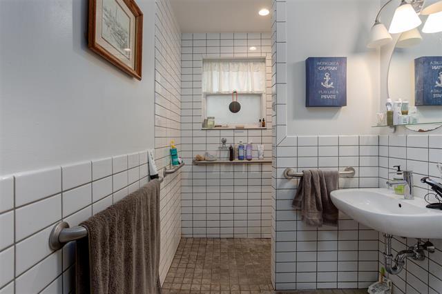 Building Photo - 167 Loomis St