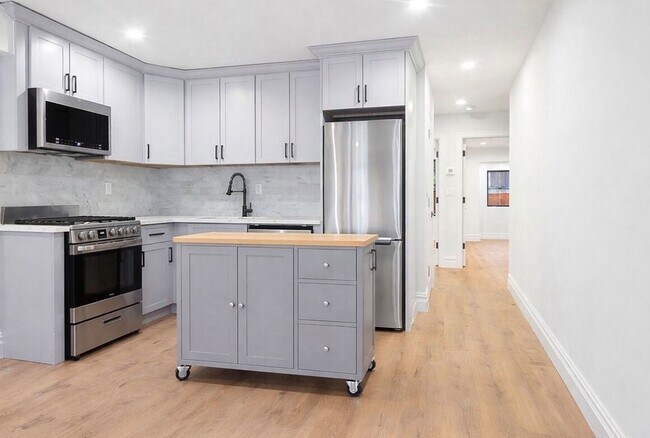 Building Photo - 612 Hancock St