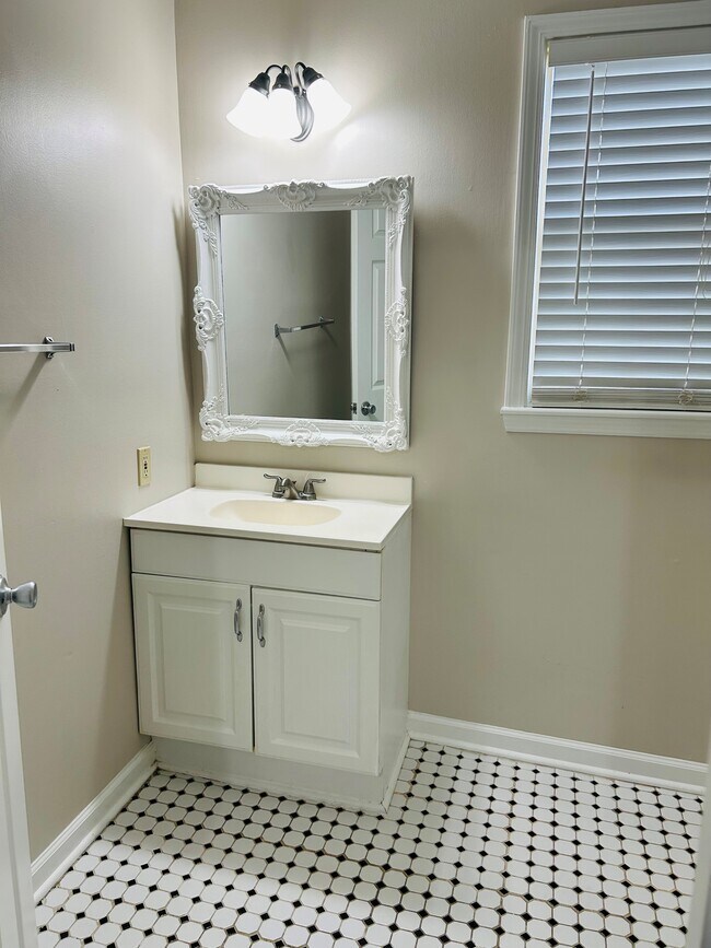 Building Photo - 4445 Irvington Ave