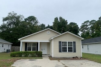 Building Photo - 3 Bedroom 2 Bath House on Avondale Availab...