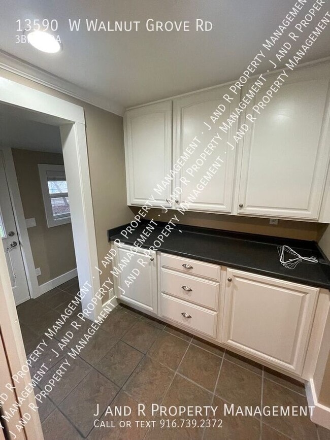 Building Photo - 13590 W Walnut Grove Rd