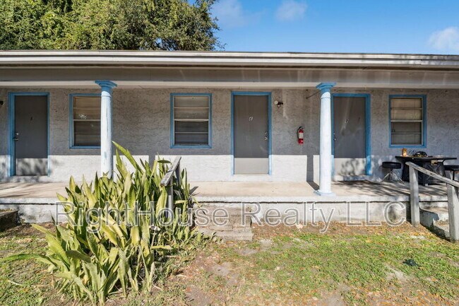 Primary Photo - 2430 Tanglewood St