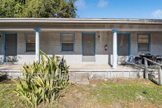 Building Photo - 2430 Tanglewood St