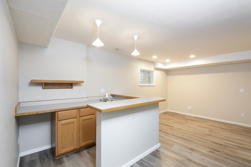 Building Photo - 10435 W 82nd Pl