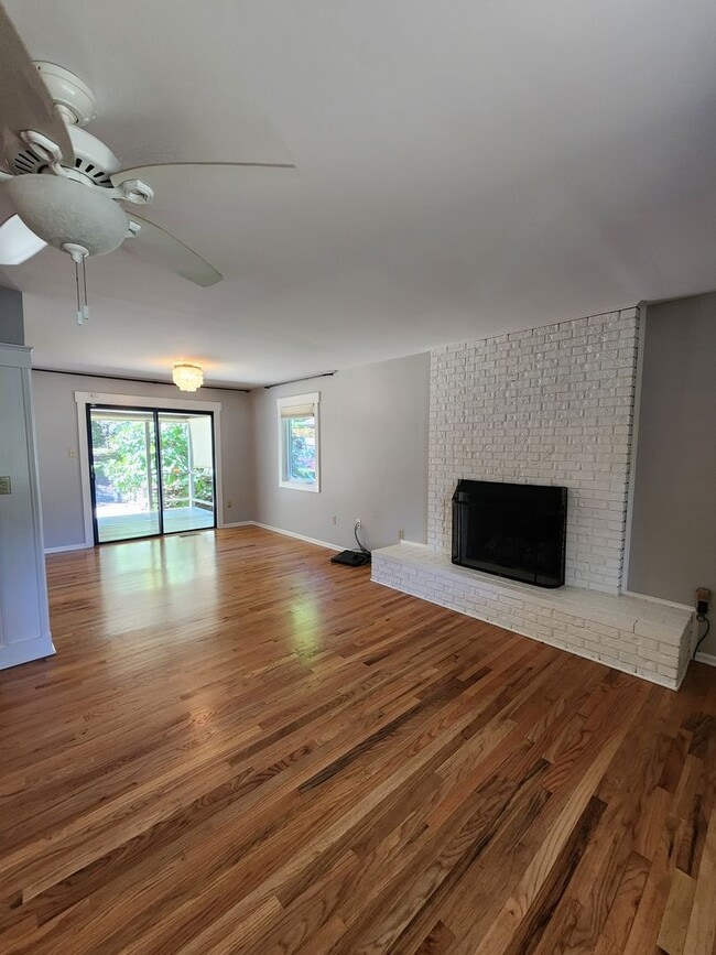 Building Photo - Location, Location, Location!!!- Black Mou...