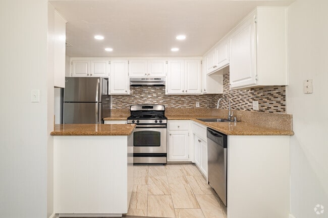 2BR, 1BA - 1,034SF - Marconi Gardens Apartments