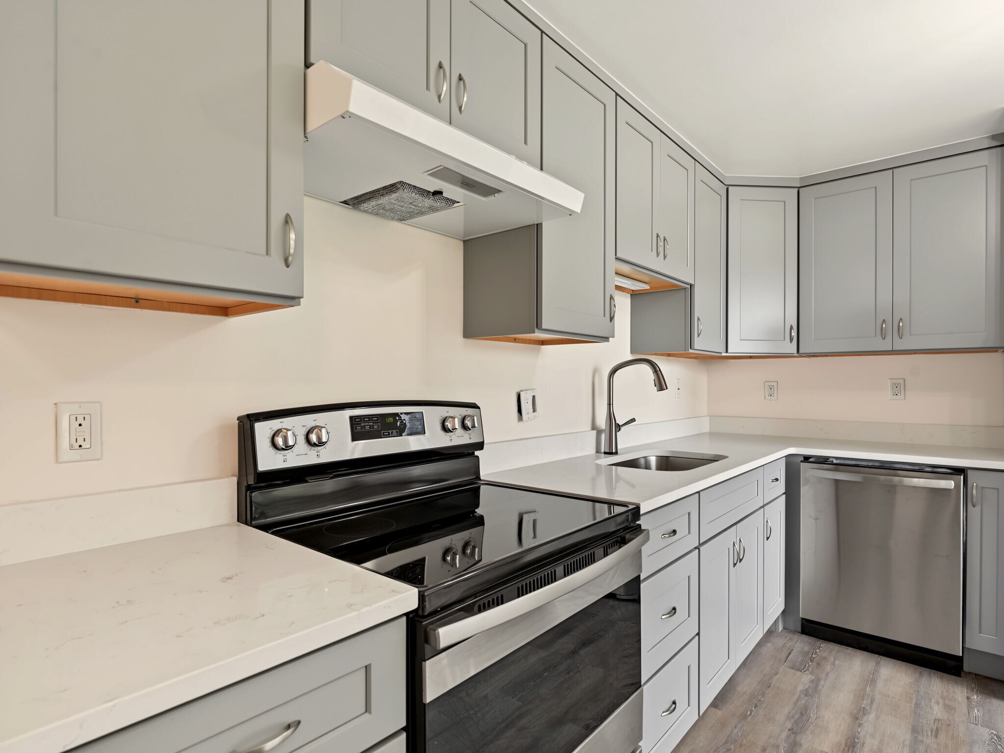 Building Photo - 108 Kenwood Ave