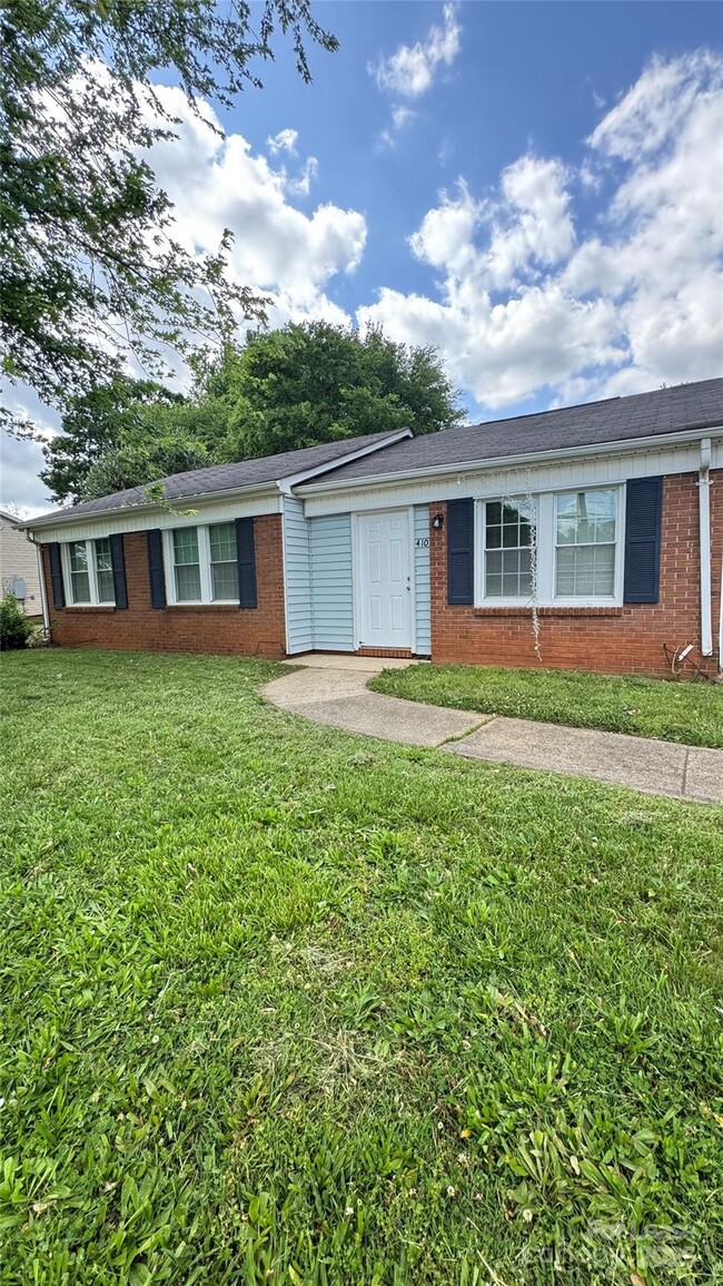 Primary Photo - 410 W Arrowood Rd