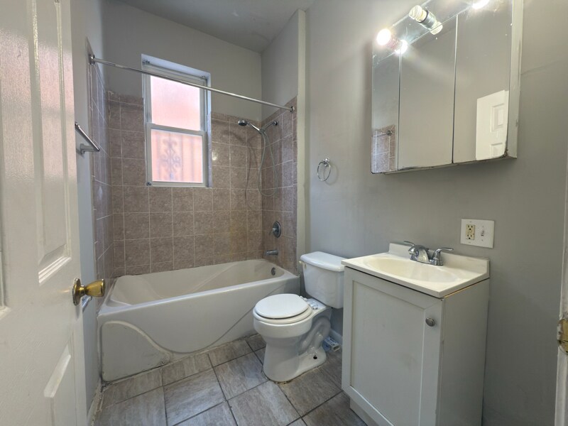 Building Photo - 5116 S Prairie Ave