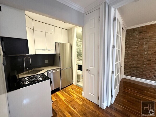 Building Photo - 233 E 29th St