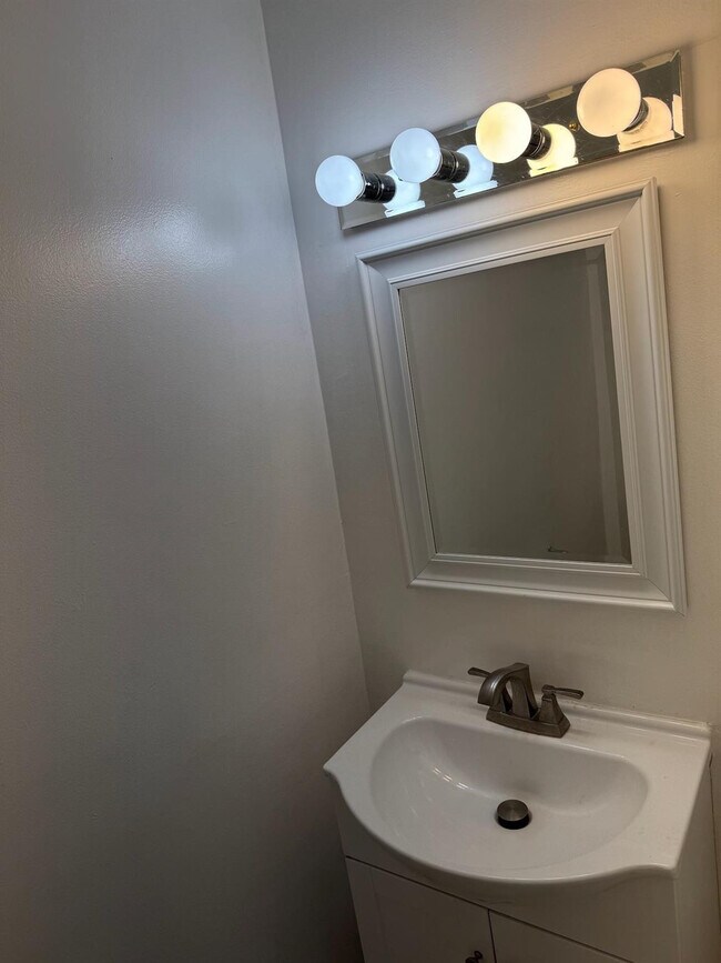 Building Photo - 3003 NW 5th Terrace