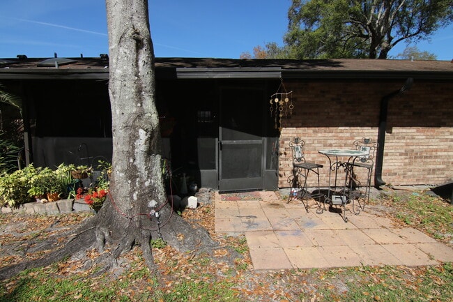 Building Photo - 1819 Foxhall Cir