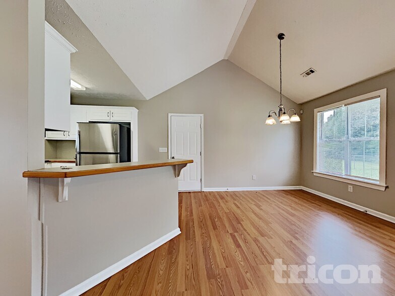 Building Photo - 195 Falcon Ridge Dr