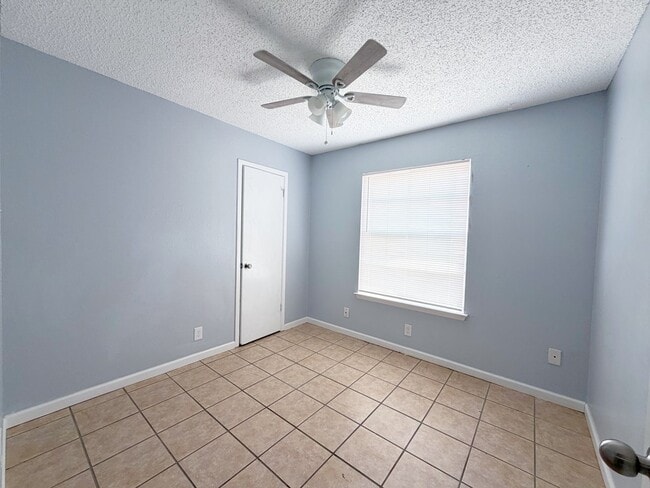 Building Photo - 2 Star Cir