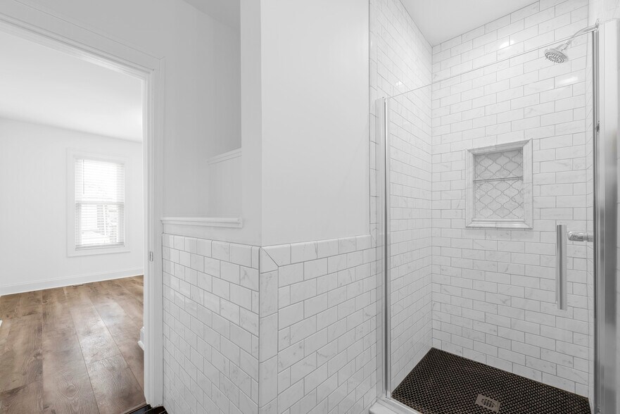 Building Photo - 450 Elsmere St