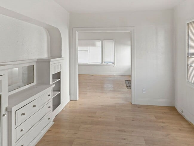 Building Photo - Great 2 bedroom Home