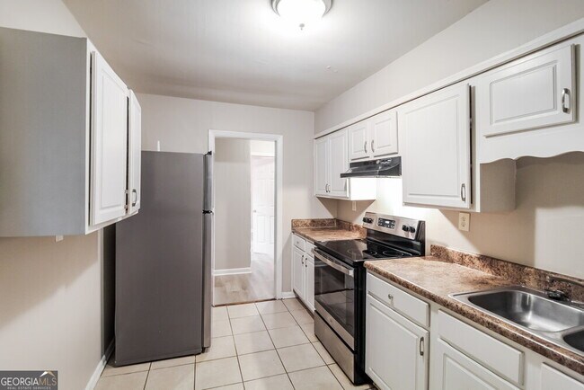 Building Photo - 3135 Robin Rd