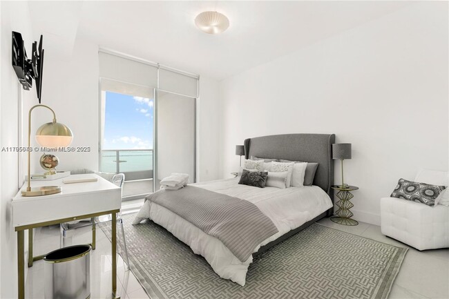 Building Photo - 900 Biscayne Blvd