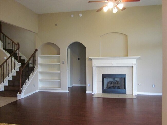 Building Photo - 8406 Oak Villa Ct