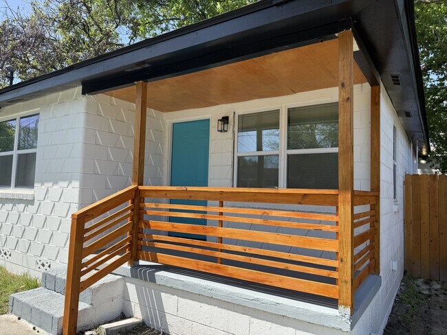 Building Photo - 239 Jenks St