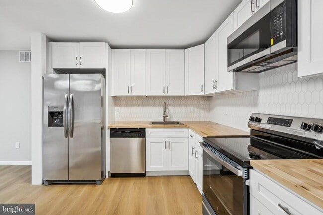 Building Photo - 31 Acorn Ct