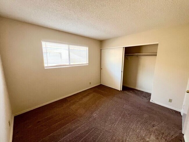 Building Photo - Welcome to your new home in the heart of Pacific Beach!