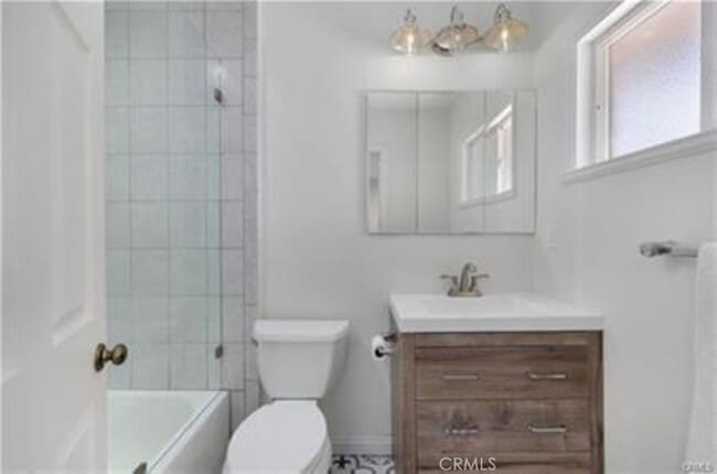 Building Photo - 22335 Kittridge St