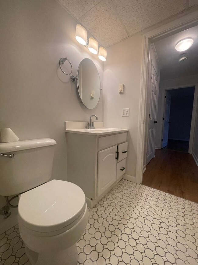 Building Photo - Downtown Kittery- close to the Shipyard