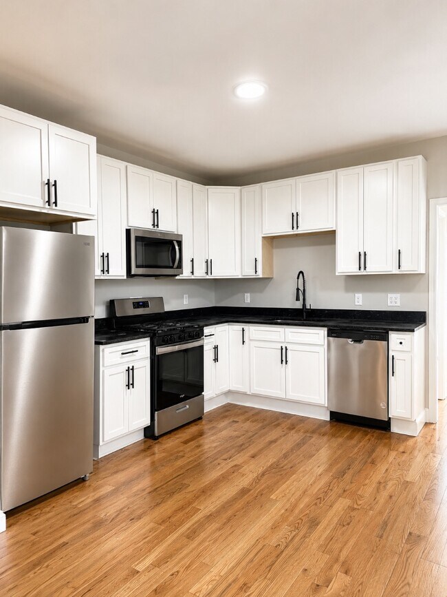 Building Photo - 2501 E Fayette St