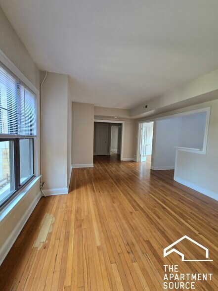 Building Photo - 927 Forest Ave