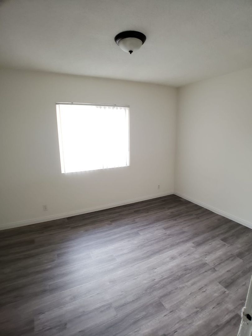 Building Photo - 13129 Oxnard St