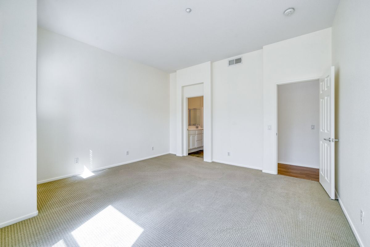 Building Photo - 1133 Jewett Dr